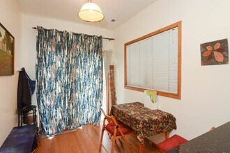 3713 N Janssen Ave, Unit 3 in Chicago, IL - Foto de edificio - Building Photo