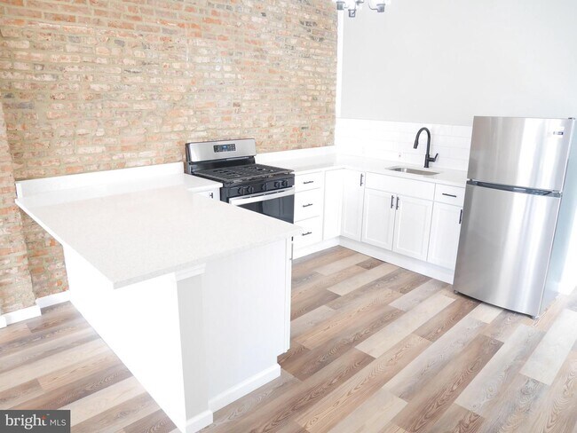 643 S Potomac St-Unit -LOWER in Baltimore, MD - Building Photo - Building Photo