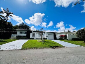 2920 Alatka St in Miami, FL - Foto de edificio - Building Photo