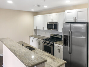 319 Grant Ave in Jersey City, NJ - Building Photo - Building Photo