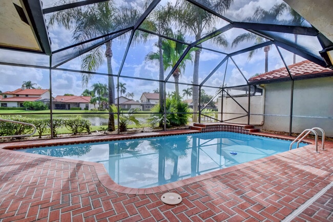 22595 Esplanada Cir in Boca Raton, FL - Building Photo - Building Photo