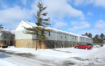 Sharon Green Townhomes in Columbus, OH - Building Photo - Building Photo