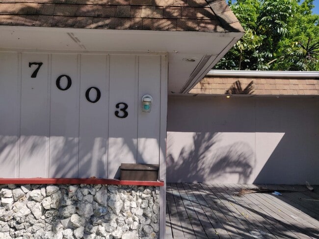7003 NW 79th St