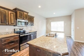22000 Crystal in Peculiar, MO - Building Photo - Building Photo