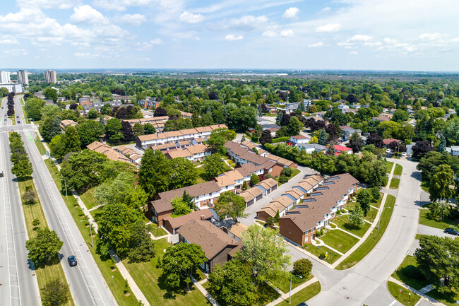 2 Patience Ln in Ajax, ON - Building Photo - Building Photo