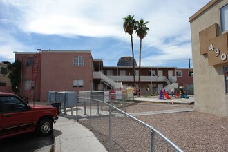 486 Calcaterra Cir in Las Vegas, NV - Building Photo - Building Photo