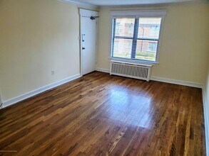 306 Deal Lake Dr in Asbury Park, NJ - Building Photo - Building Photo