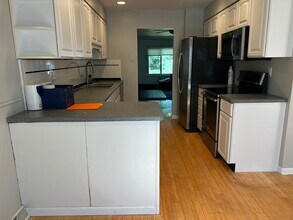 919 Putnam Blvd in Wallingford, PA - Foto de edificio - Building Photo