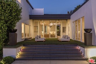 703 N Maple Dr in Beverly Hills, CA - Building Photo - Building Photo