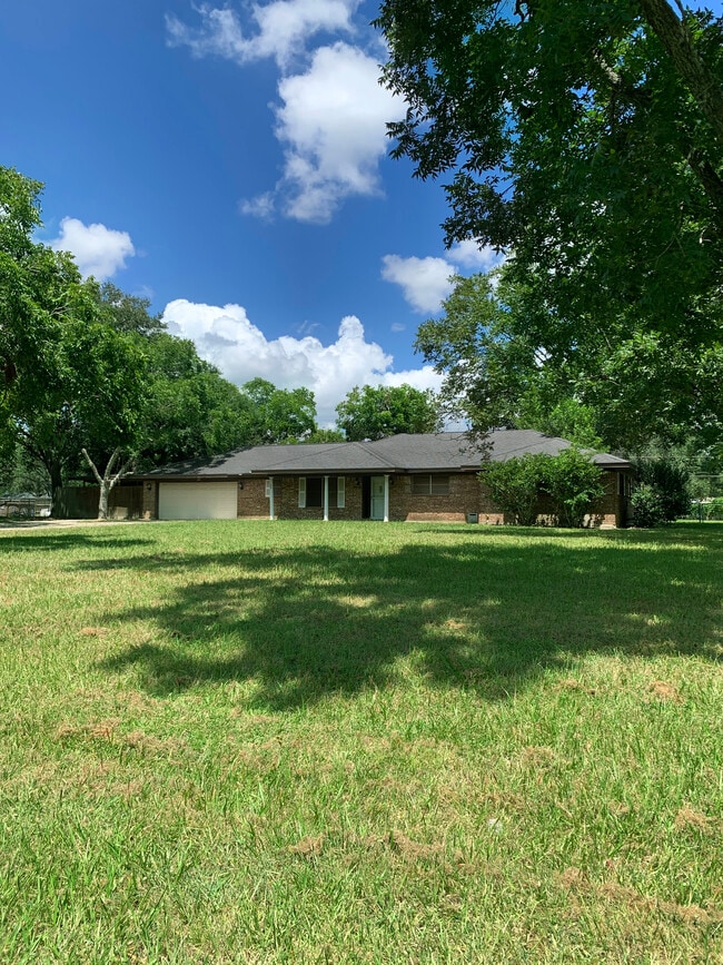 property at 502 Dundee St