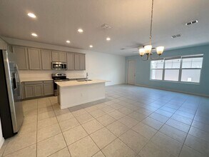 7742 Bowery Dr in Oakland, FL - Building Photo - Building Photo