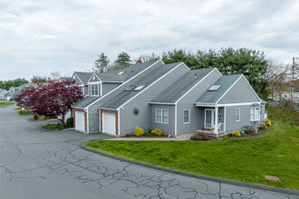 Farmington Meadows Estates in Bristol, CT - Building Photo - Building Photo