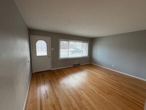 8126 Marilyn Ct in Berkeley, MO - Building Photo - Building Photo