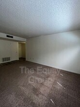306 N Westfield St in Visalia, CA - Building Photo - Building Photo