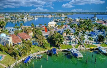 371 Bath Club Blvd N in North Redington Beach, FL - Building Photo - Building Photo