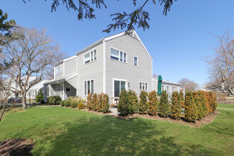 95 Field Point Dr in Fairfield, CT - Building Photo - Building Photo