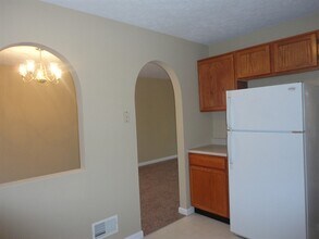 5933 Katelyn Ln in Canal Winchester, OH - Foto de edificio - Building Photo