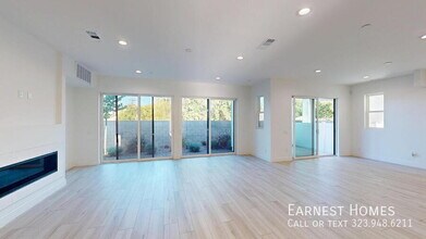 8456 Camelia Ct in Winnetka, CA - Building Photo - Building Photo