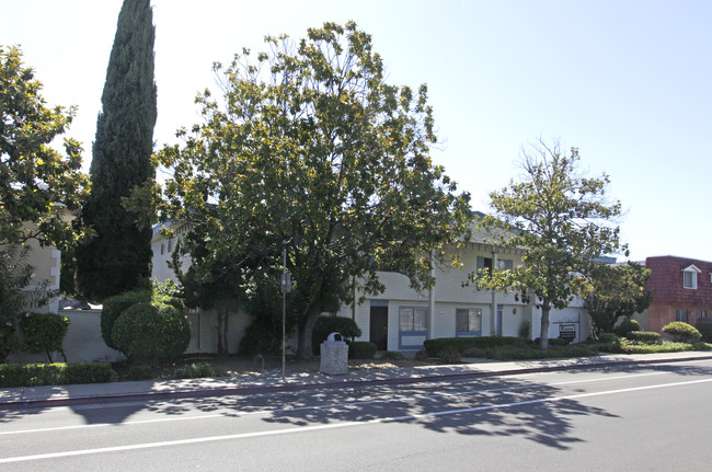 Riviera Townhouse Apartments in Sunnyvale, CA - Building Photo - Building Photo