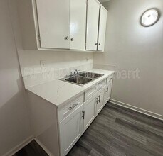 6645 Etiwanda Ave in Los Angeles, CA - Building Photo - Building Photo