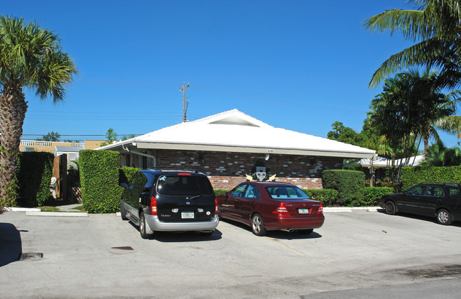 Crown Court in Fort Lauderdale, FL - Foto de edificio - Building Photo