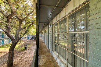 6020 Malvey Ave in Fort Worth, TX - Foto de edificio - Building Photo