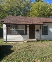 606-608 Sherman St in Springdale, AR - Building Photo