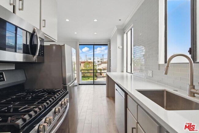 1826 Overland Ave in Los Angeles, CA - Building Photo - Building Photo