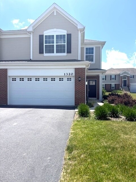 1320 Draper Rd in McHenry, IL - Building Photo