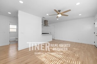 1519 Dickson St in Sacramento, CA - Building Photo - Building Photo