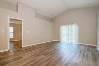 4073 Waltham Forest Dr in Tavares, FL - Building Photo - Building Photo
