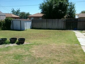 1104 Leo Dr in Portales, NM - Building Photo - Building Photo