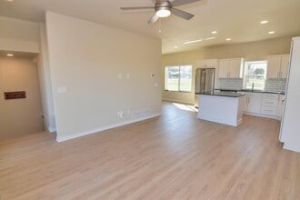 18 Crosby Park Dr in Marshalltown, IA - Building Photo - Building Photo