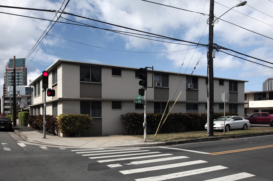 746 McCully St in Honolulu, HI - Building Photo