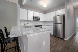 The Edge at Norman Condos in Norman, OK - Foto de edificio - Building Photo