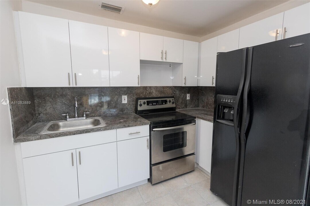 1244 SW 5th St-Unit -1 in Miami, FL - Building Photo