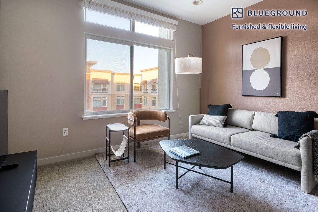 5211 DeMarcus Blvd in Dublin, CA - Foto de edificio