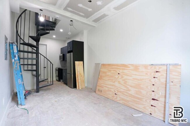 141 Meserole St in Brooklyn, NY - Building Photo - Building Photo