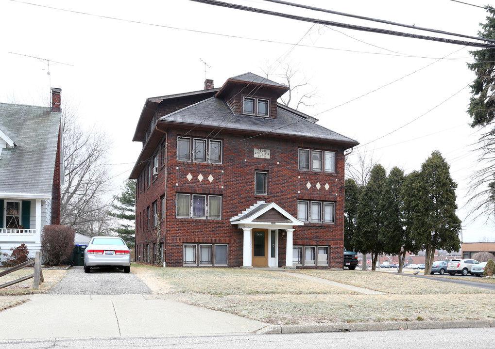 2409 4th St in Cuyahoga Falls, OH - Building Photo