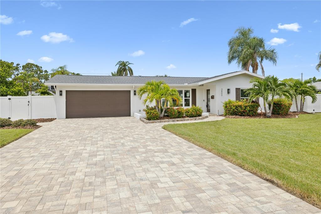3800 Bayshore Blvd NE in St. Petersburg, FL - Building Photo