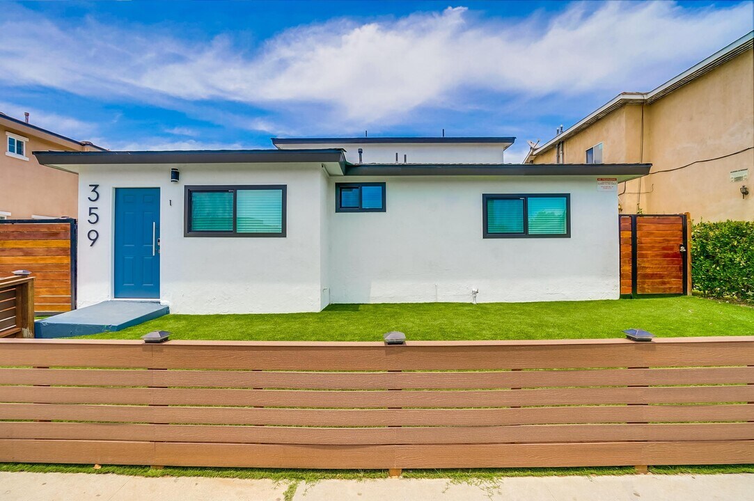 359 E Esther St in Long Beach, CA - Building Photo