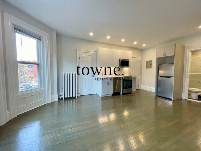 215 Newbury St, Unit 3R in Boston, MA - Building Photo - Building Photo