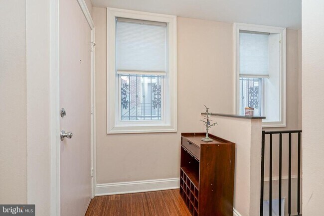 522 Montrose St in Philadelphia, PA - Building Photo - Building Photo