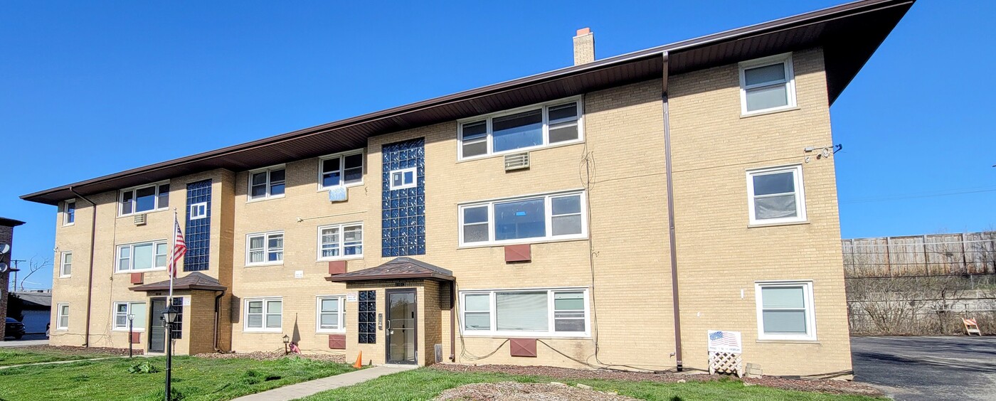 11011-11013 S Lloyd Dr in Worth, IL - Foto de edificio