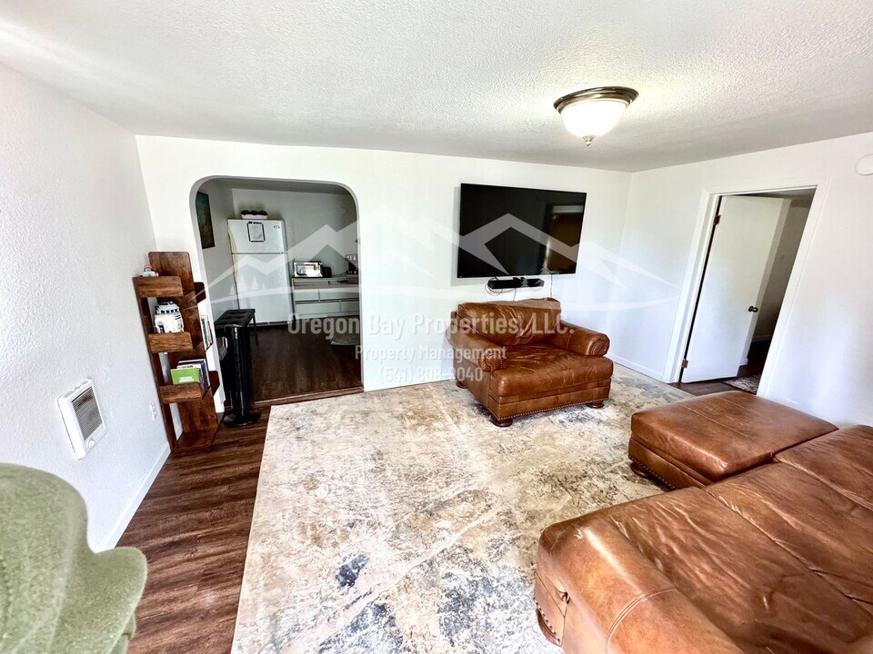93795 Bay Park Ln in Coos Bay, OR - Building Photo