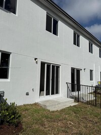 5070 SW 37th St in West Park, FL - Foto de edificio - Building Photo