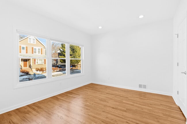 43 Howe Ave in Montclair, NJ - Foto de edificio - Building Photo