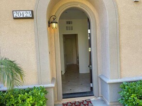 20425 Paseo Cresta in Los Angeles, CA - Building Photo - Building Photo