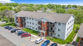 221 E McKinley Ave in Des Moines, IA - Building Photo