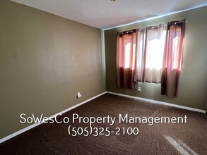 3402 Edgecliff Dr in Farmington, NM - Foto de edificio - Building Photo